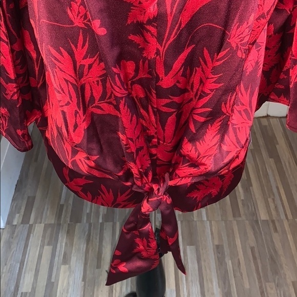 Liz Claiborne career red floral tie-front blouse! - Picture 3 of 5